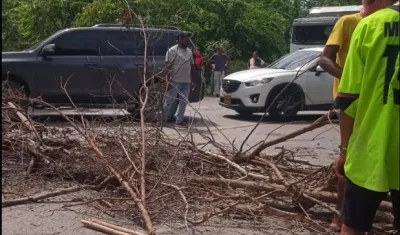 Comunidad bloqueó la vía oriental del municipio. 