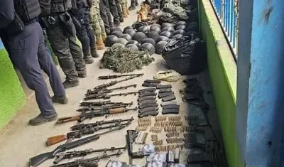 En el operativo fueron incautados armamentos. 