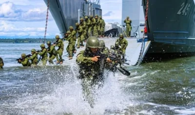 Integrantes de la Armada Nacional.