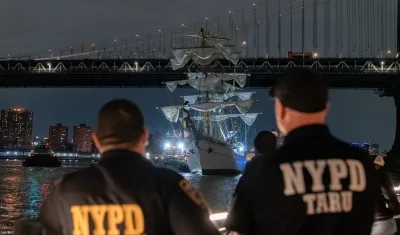 Las autoridades tras el choque.