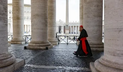 El cardenal Pierbattista Pizzaballa llega este martes a la reunión de la congregación general de cardenales.