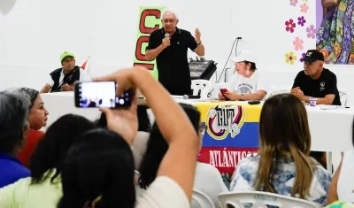 Cabildo popular en la sede de ADEA, en el norte de Barranquilla.