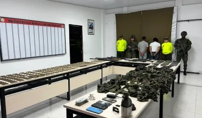 Capturados y armas incautadas.