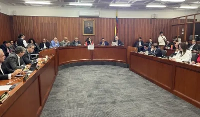 Discusión de la Comisión IV en el Senado sobre la Reforma Laboral.