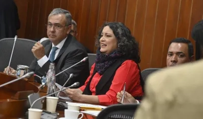 Angélica Lozano, presidenta de la Comisión IV del Senado.