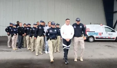 Los extraditados por la Policía.