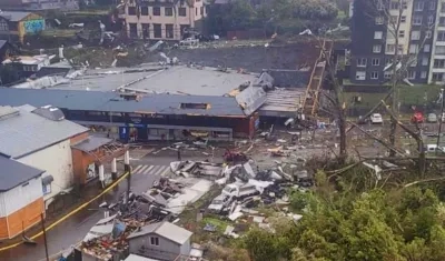 Tornado dejó fuertes daños en el sur de Chile.