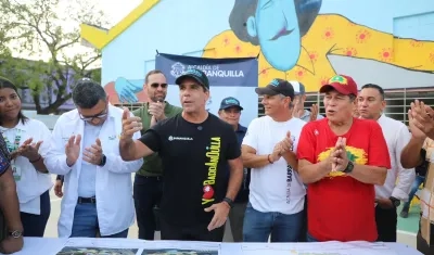 Alcalde Alejandro Char en el acto de anuncio de recuperación de la plaza Águila, barrio Abajo.