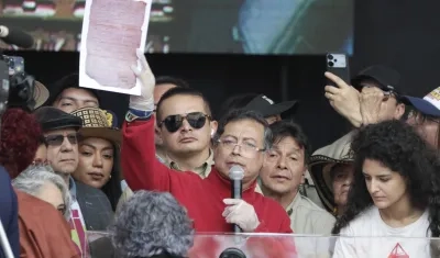 Gustavo Petro esta tarde en su discurso ante los marchantes.