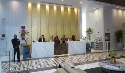 Recepción del hotel Crowne Plaza Barranquilla. 
