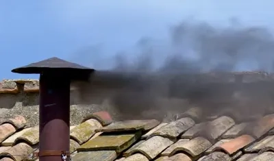 El humo negro de este jueves.