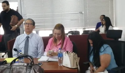 Dayana Jael Jassir De la Hoz (derecha).