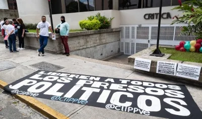 Pancartas hechas por familiares de los presos 'políticos'. 