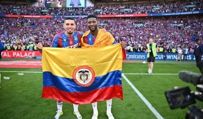 Daniel Muñoz y Jefferson Lerma, campeones de la FA Cup 2024-25 con Crystal Palace.