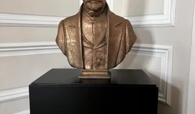 El busto en honor al expresidente Juan José Nieto.