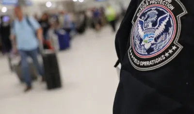 Escudo de la Oficina de Aduanas y Protección Fronteriza. 