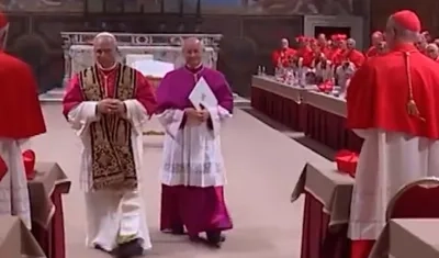 El nuevo Papa León XIV cuando salía de la Capilla Sixtina. 