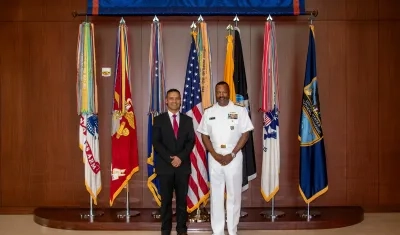 Almirante de la Marina de EE.UU., Alvin Holsey, y ministro de Defensa, Pedro Sánchez.