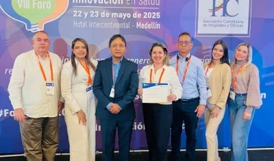 Personal de salud de la Clínica del Caribe en el VIII Foro de Soluciones Exitosas e Innovadoras en Salud 2025. 