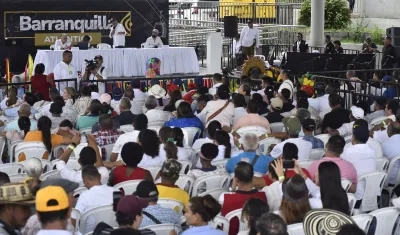 El Presidente Gustavo Petro ante una multitud.