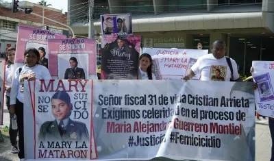 Plantón frente a la Fiscalía General de la Nación. 