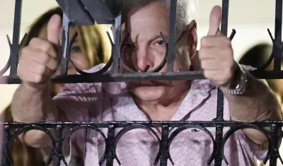 El expresidente de Panamá Ricardo Martinelli al interior de la embajada de Nicaragua en Ciudad de Panamá 