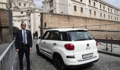 Entrada trasera de la Casa Santa Marta.