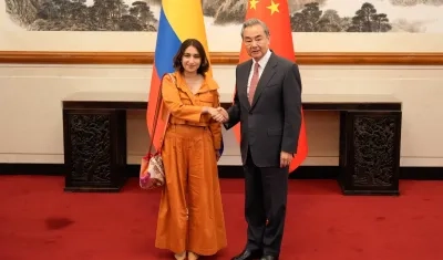 Laura Sarabia y Wang Yi en Pekín, China.