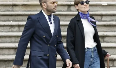 Dani Alves y su abogada Inés Guardiola. 