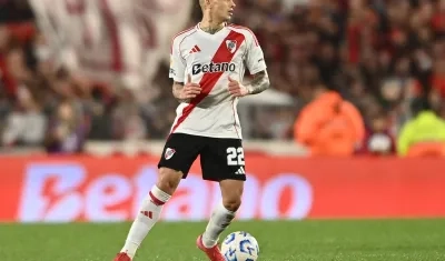 Kevin Castaño, mediocampista colombiano de River Plate. 