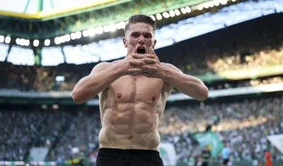 Viktor Gyokeres celebrando el segundo gol del Sporting de Lisboa.