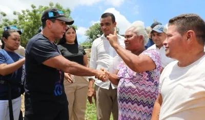 Alcalde Char con la comunidad de 7 de Abril.