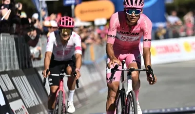 Isaac Del Toro fue segundo en la etapa y Richard Carapaz tercero.  