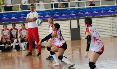 El voleibol es uno de los deportes presentes en los Juegos Intercolegiados. 