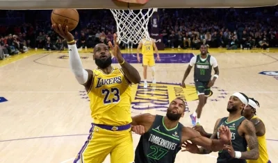 LeBron James durante el juego contra los Timberwolves de Minnesota. 