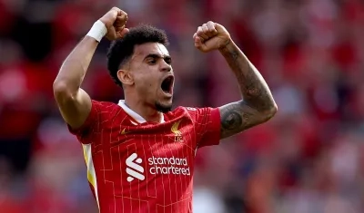 Luis Díaz se coronó campeón de la Premier League con el Liverpool. 