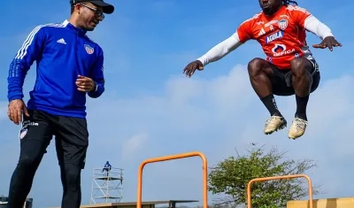 Yimmi Chará en un trabajo con el preparador físico César Gaitán. 