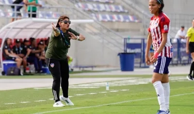 Yinaris García durante un partido del Junior femenino. 