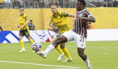 Jhon Arias enfrentando al Borussia Dortmund este martes.