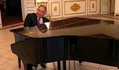 Kent Gómez Tsaporas, pianista. 