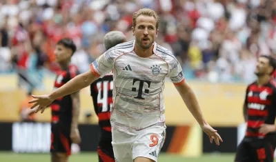 El inglés Harry Kane marcó un doblete para el Bayern Múnich.