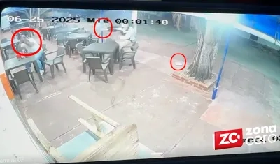 Momentos del ataque extorsivo en restaurante de comidas rápidas. 