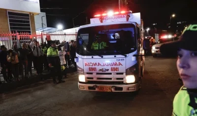 La ambulancia que trasladó a Miguel Uribe a la Fundación Santa Fe de Bogotá.