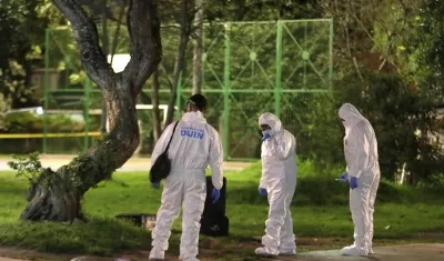 Integrantes de la DIJIN en la zona donde se presentó el atentado contra Miguel Uribe Turbay.