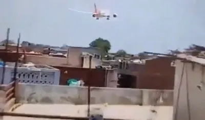 La imagen del avión antes de estrellarse.