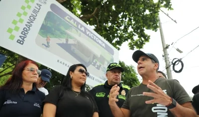 Alcalde Alejandro Char dando detalles de la obra.