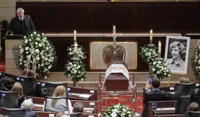 El féretro ingresó al Salón Elíptico del Congreso hacia las 5:30 de la tarde de este lunes. 