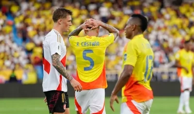 Kevin Castaño y Jaminton Campaz se lamentan tras una acción de ataque.