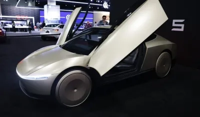 Fotografía de un automóvil de la marca Tesla. 