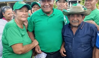 Fulberto Guevara (centro).